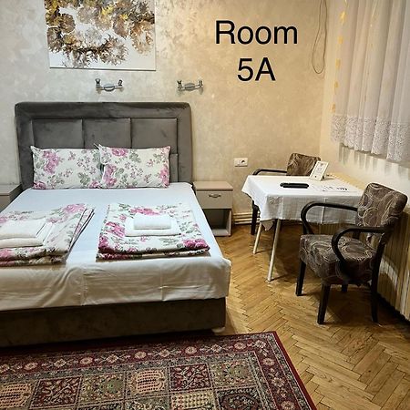 Sobe Sa Sopstvenim Kupatilom Private Rooms Bathroom In Center Нови Сад Екстериор снимка